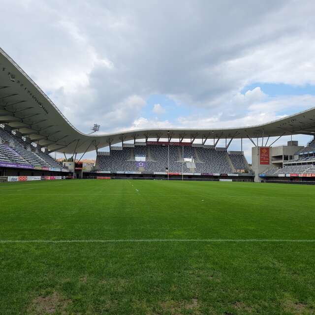 RUGBY-STADION „GGL STADIUM“ IM SPORTKOMPLEX YVES DU MANOIR