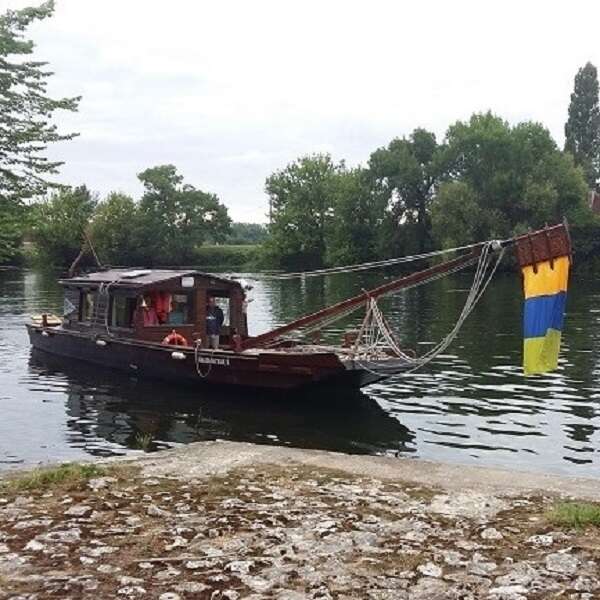 Promenades en bateau traditionnel Valchantray
