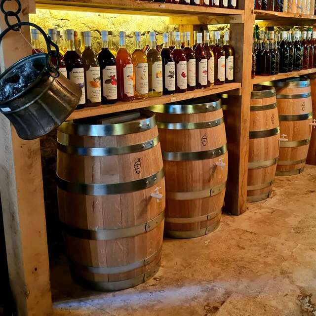 GOÛTEZ À L'ÉLIXIR DU MAQUIS CORSE