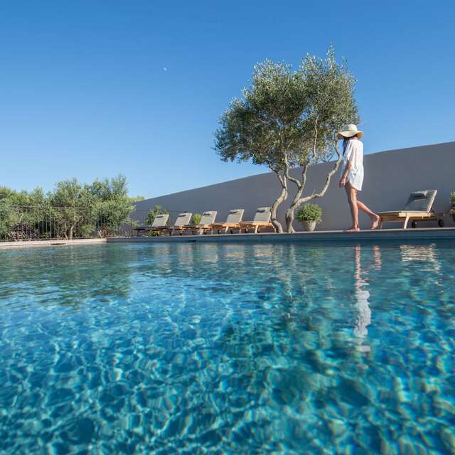 VILLA MADRA