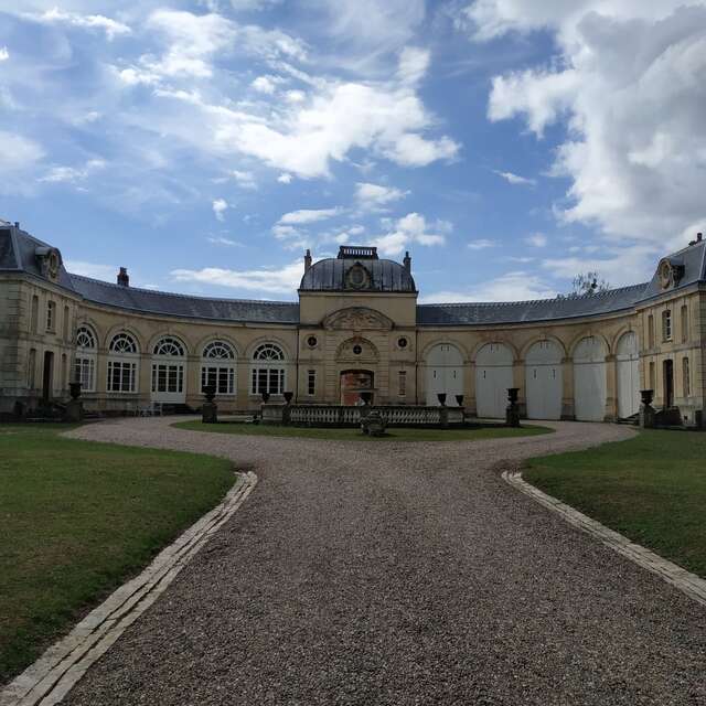 Gîte grand confort  (modulable) dans les écuries du château