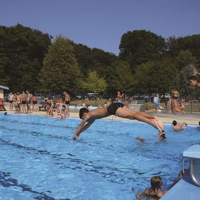 Piscine de plein air à Chaux-la-Lotière