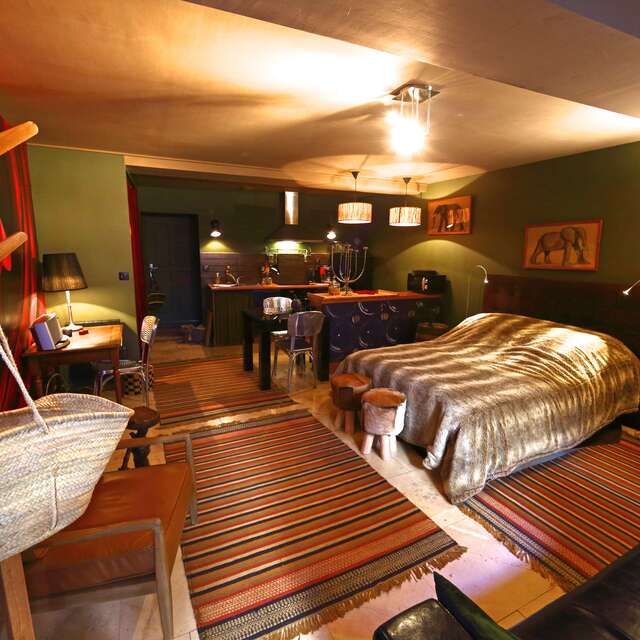 Barbary Lane House Rental - Studio