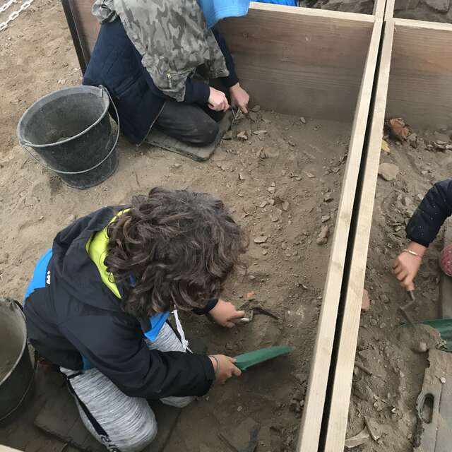 Atelier d'archéologie à Bibracte pour enfants de 6 à 12 ans