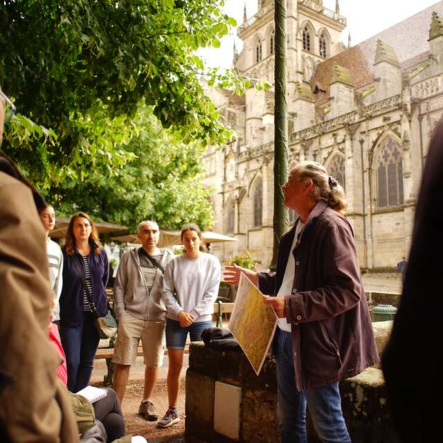 La grande visite de la cathédrale Saint-Lazare, intérieurs et extérieurs