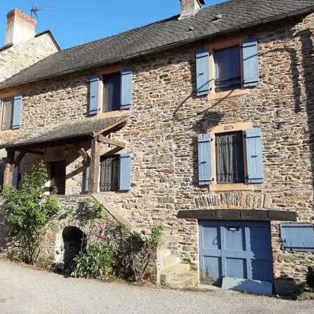 La Maison aux Volets Bleus