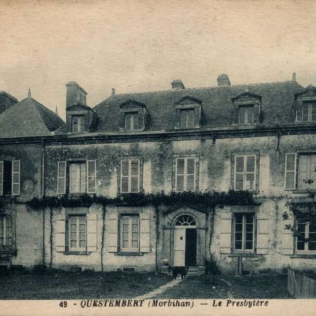 Visite de la cour du Vieux Presbytère