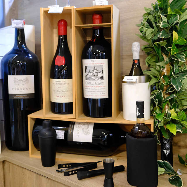 Saturne Boutique et Cave à vins  (C.C Galleria)