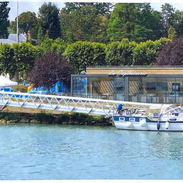 Bar-Restaurant & Base Nautique : La Capitainerie
