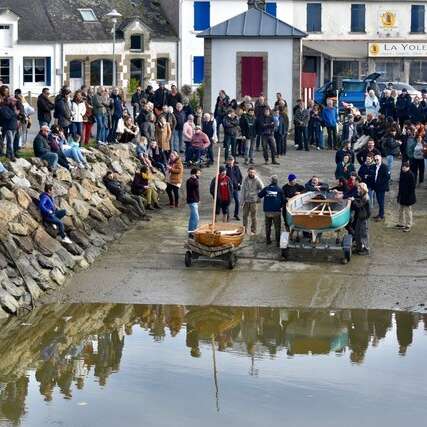 Mise à l'eau de 2 Bateaux