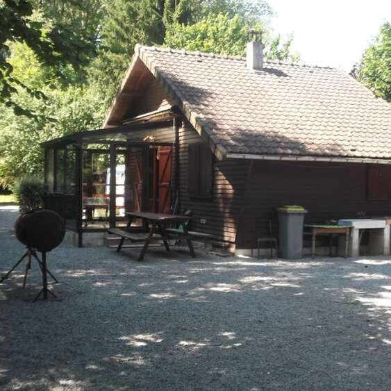 Chalet avec étang de pêche