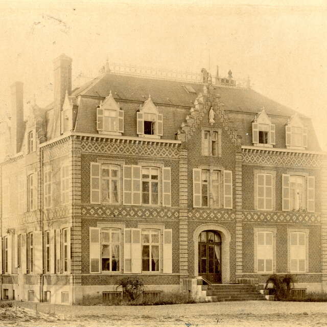 "L'histoire d'Eperlecques, du château fort au Blockhaus"