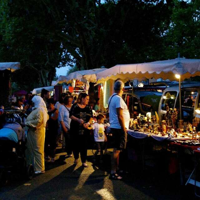 Marché nocturne - Rousson