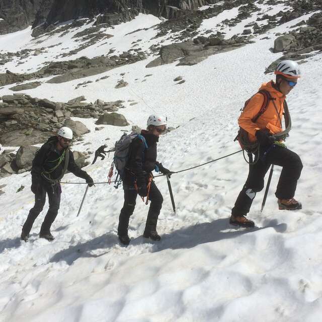 High mountain: introduction course to mountaineering