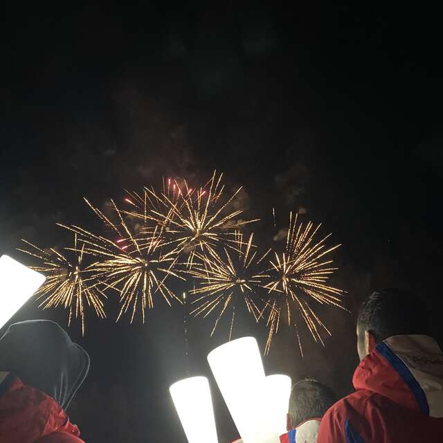 Descente aux flambeaux, DJ et feu d'artifice