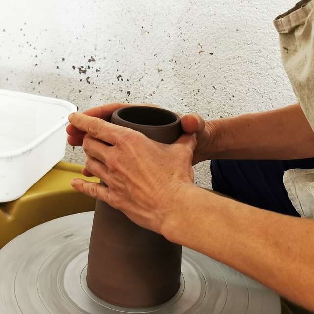 Cours de tournage - Atelier poignée d'argile