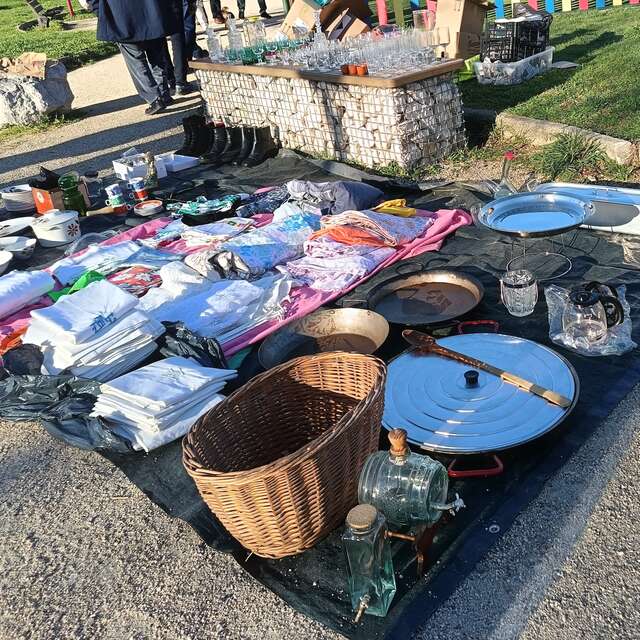 Marchés aux puces de Vézénobres