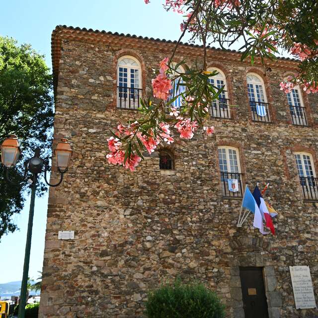 Visite guidée de la tour carrée – maison des traditions