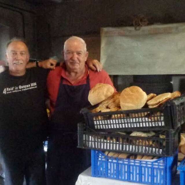 Fournée de pains au four banal d'Abriès