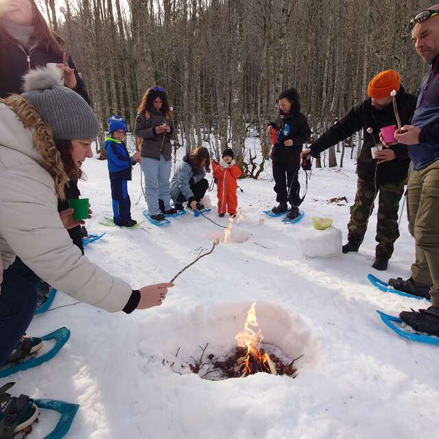 Balade raquettes famille Guimauves sur le feu
