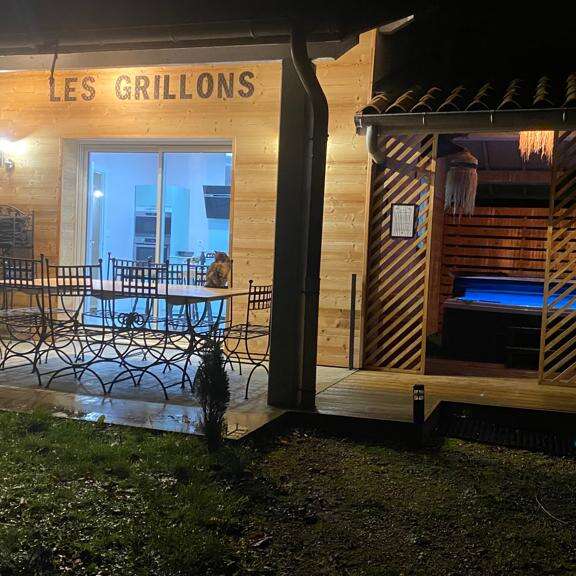 Les Grillons