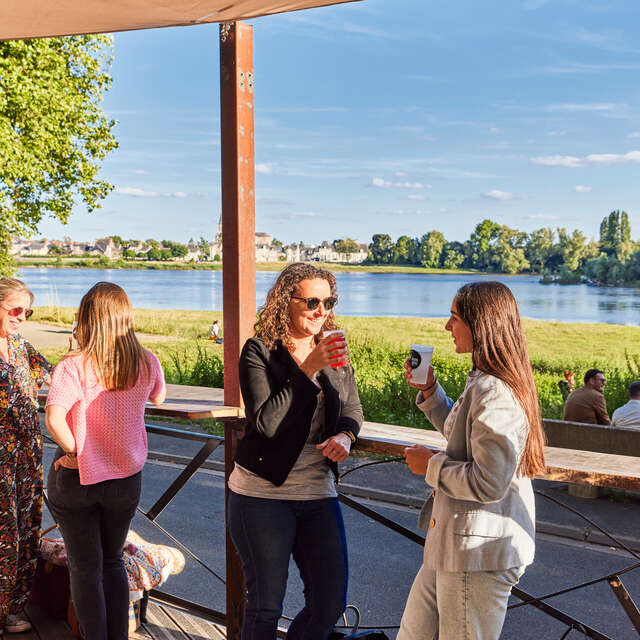 Guinguette En Rouge et Loire