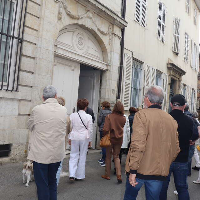 L'hôtel Cabuchet, côté rue, côté cour