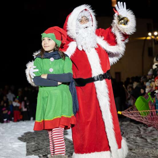 Arrivée du Père Noël en dameuse