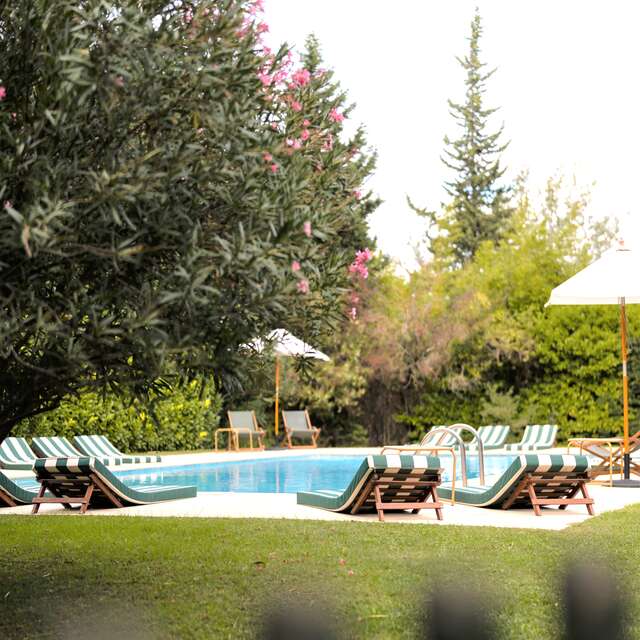 Hôtel Le Mas des Grès & Restaurant Sous les Platanes