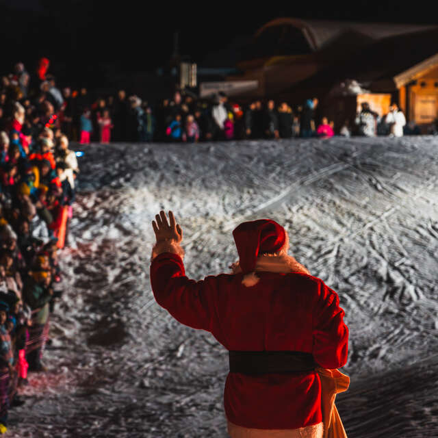 Ballet de dameuses et arrivée surprise du Père-Noël