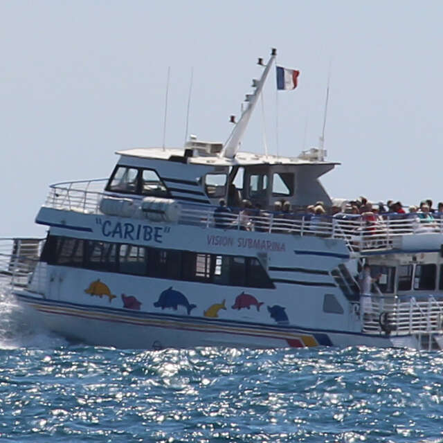 Horizon - Ferry to Sainte Marguerite Island from Cannes