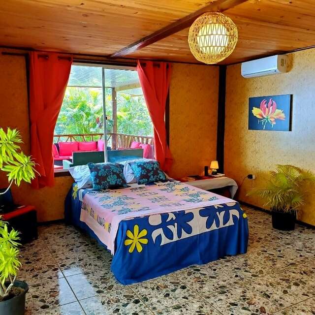 Le Ua Huka Horse House