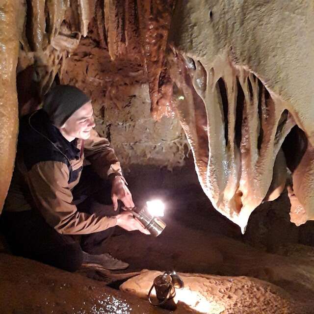 Visite à l'ancienne avec les lampes à carbure