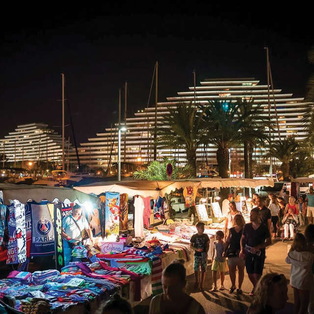 Mercato notturno di Port Marina