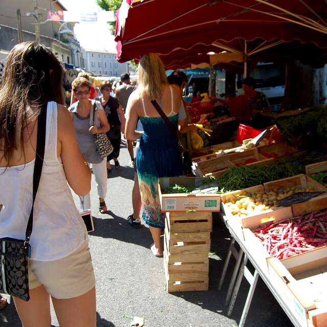 Kleiner Markt am Freitagmorgen in Sablet