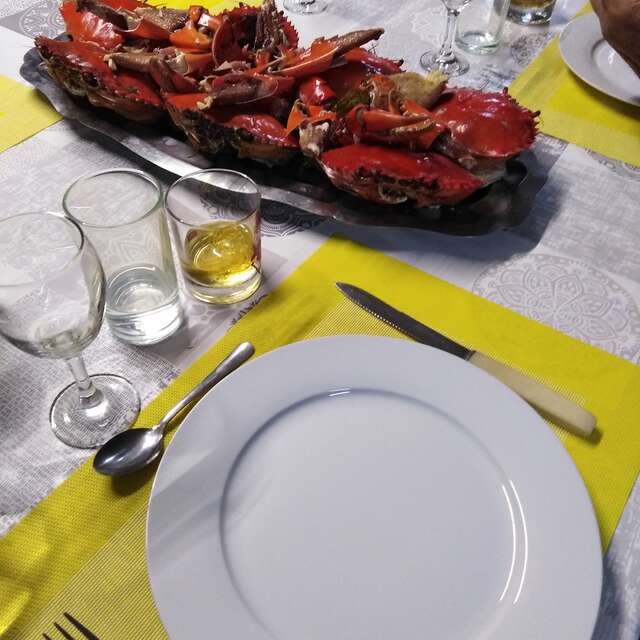 The Golden Clos – Guest Table