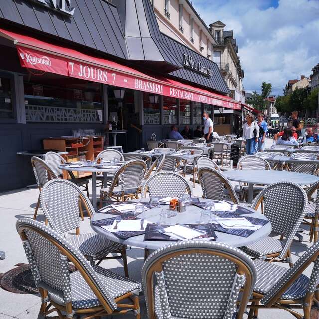 La Taverne "Tables de caractère"