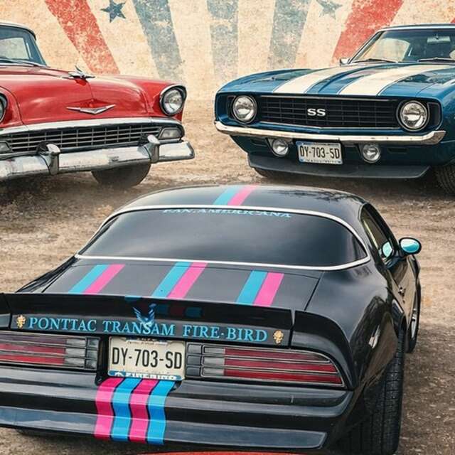 Exposition de voitures américaines