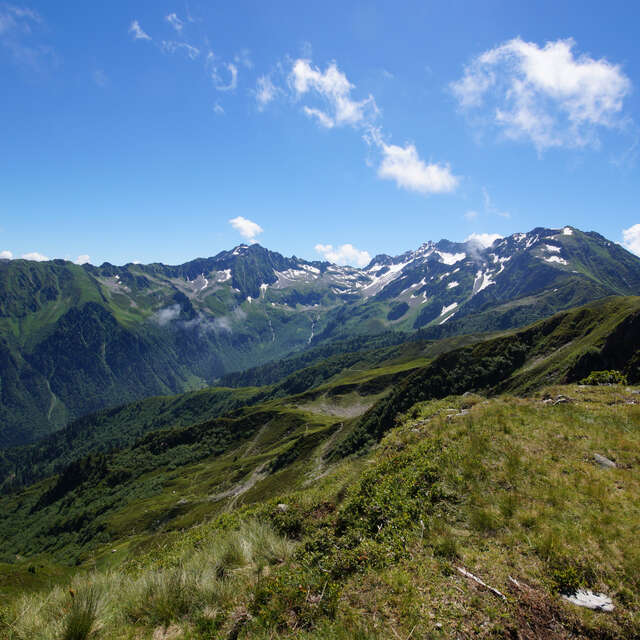 En passant par le col du Luitel