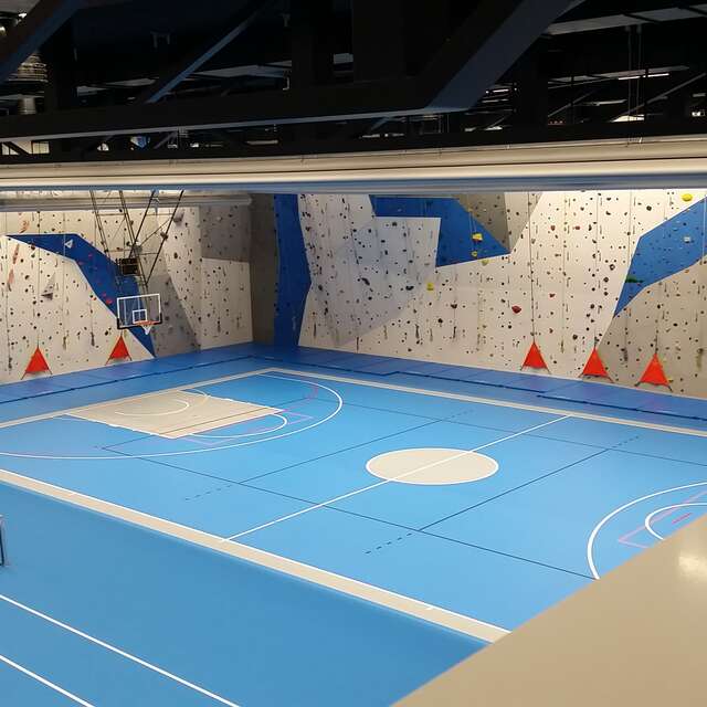 Kletterwand in Sportzentrum von Verbier