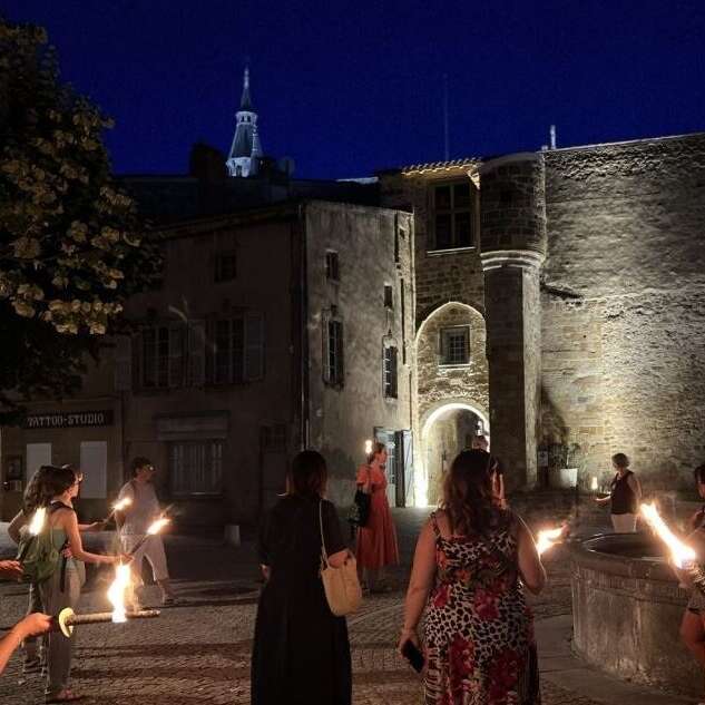 Vic-Le-Comte : visite aux flambeaux