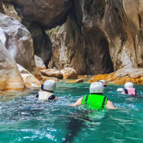 Canyoning excursion with Évolution 2