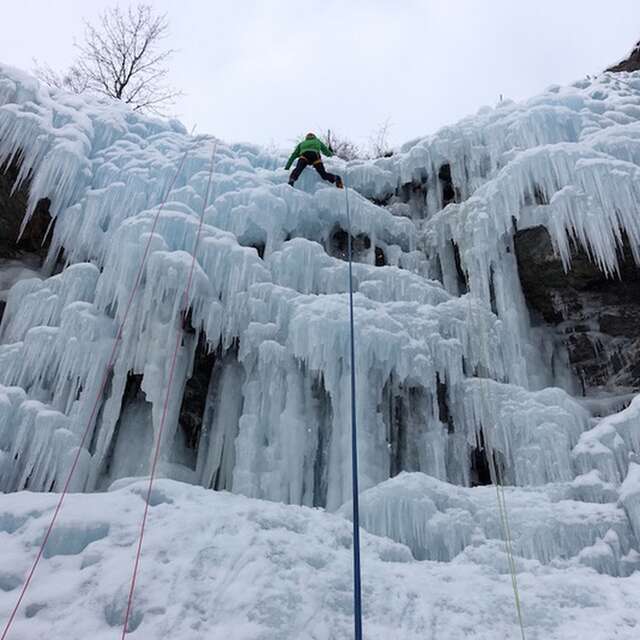 Cascade de glace, initiation à Aiguilles
