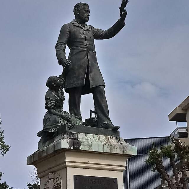 La Statue de Louis Pasteur à Alès
