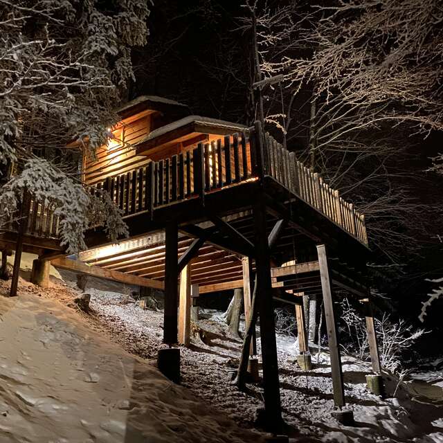 Là-Haut, cabanes perchées