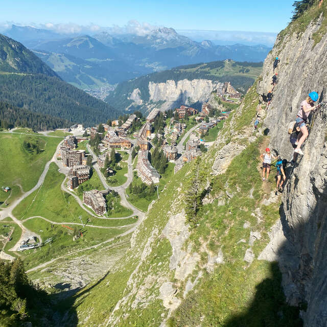 Activité Via Ferrata avec le bureau des Guides de Morzine Avoriaz
