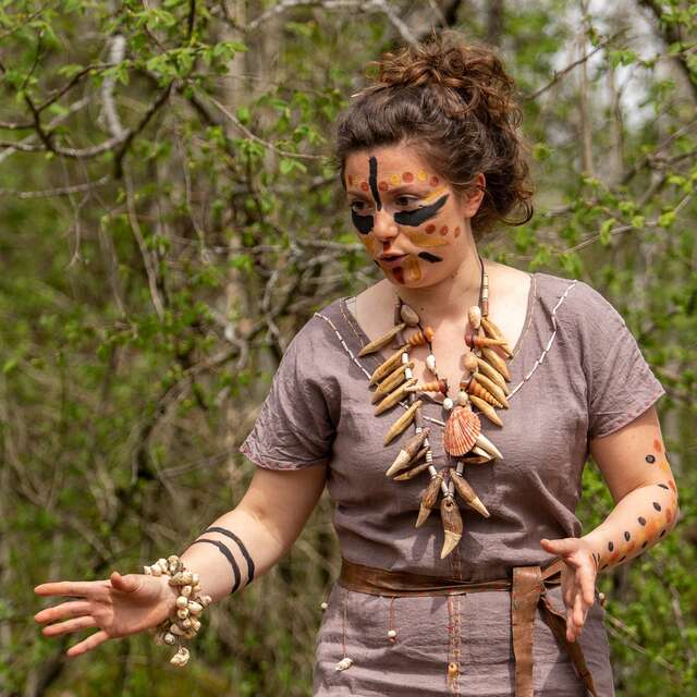 Chasse aux Œufs préhistorique pour le week-end de Pâques aux Grottes du Cerdon !