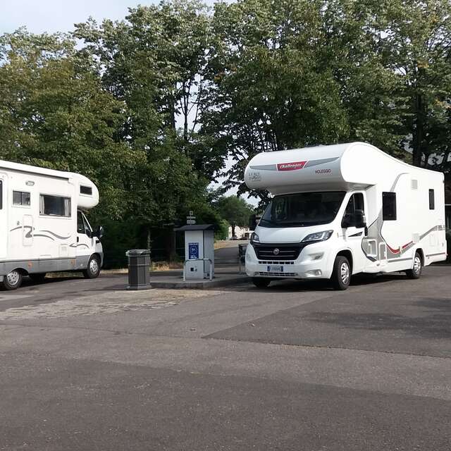 Borne service camping-cars