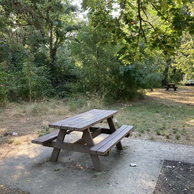 Aire de pique-nique proche du parking Viarhôna