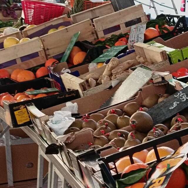 Marché hebdomadaire de Lézan